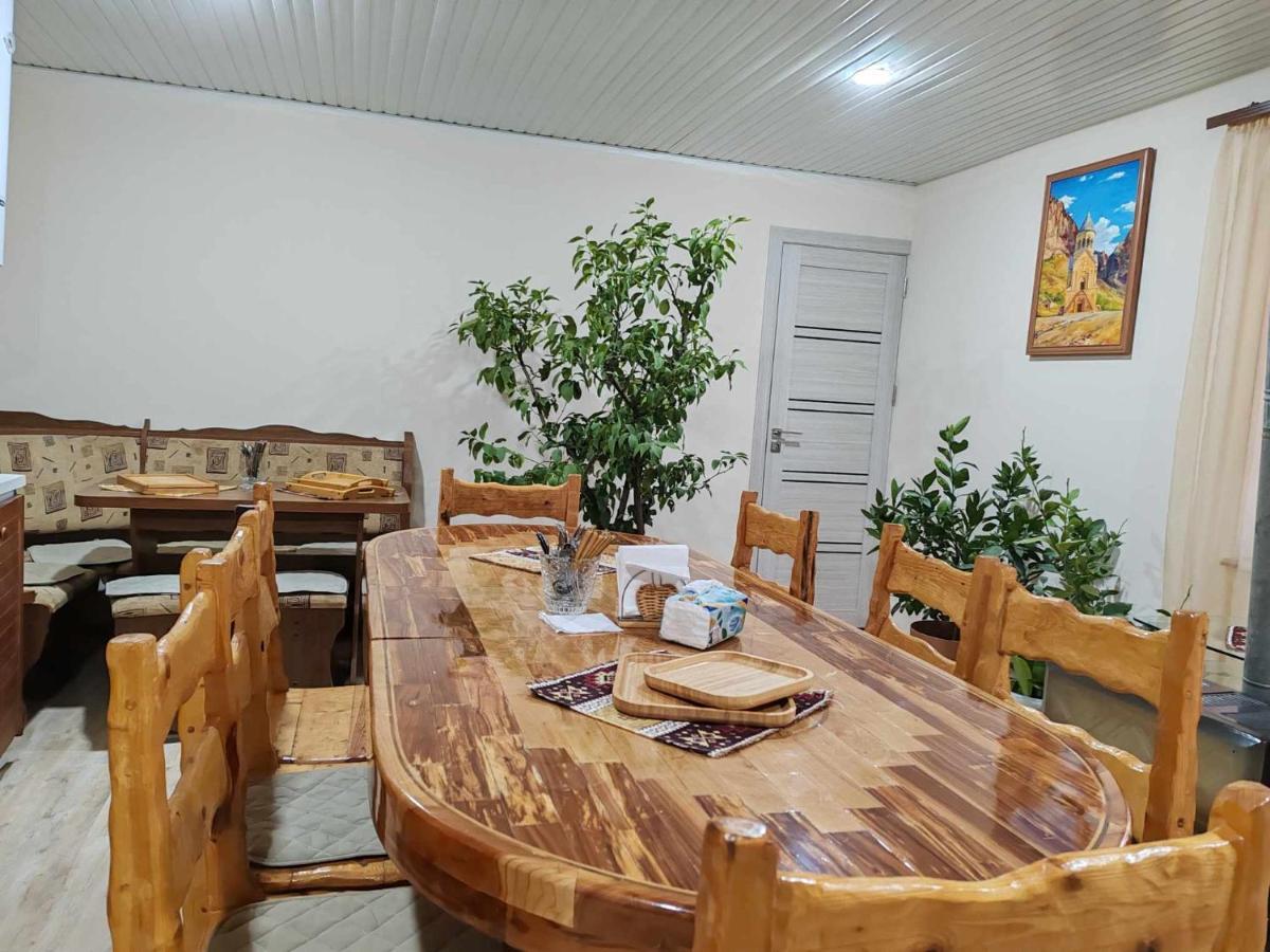 Sun House Hotel Yeghegnadzor Exterior photo