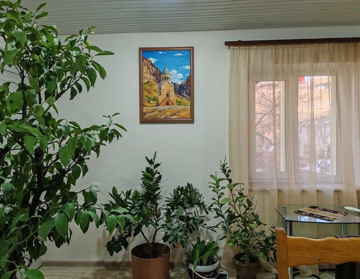 Sun House Hotel Yeghegnadzor Exterior photo